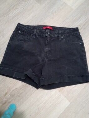 Jennifer Lopez Size 2 Black High-Rise Denim Shorts w/Cuff Hem